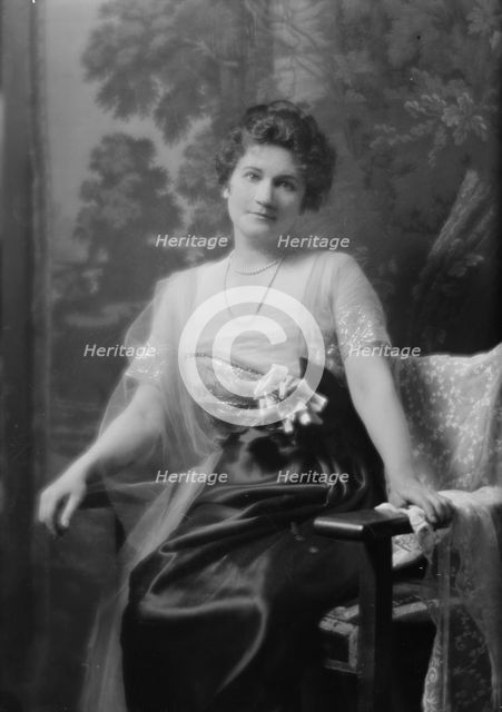 Linthicum, Lotta, Miss, portrait photograph, 1914 Apr. 2. Creator: Arnold Genthe.