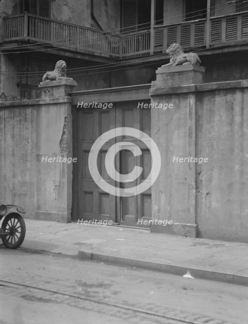Lion Gate, New Orleans, between 1920 and 1926. Creator: Arnold Genthe.