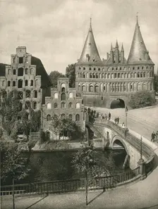 Lubeck - Holstentor 1931. Artist: Kurt Hielscher