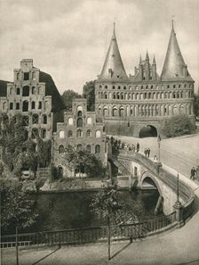 Lubeck - Holstentor 1931. Artist: Kurt Hielscher