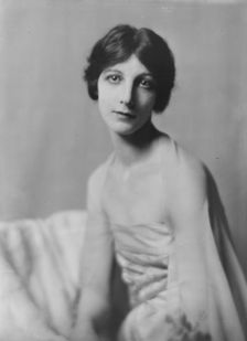 Lubovska, portrait photograph, 1918 Mar. 29. Creator: Arnold Genthe