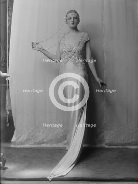 Lucille, portrait photograph, 1917 Aug. 15. Creator: Arnold Genthe.