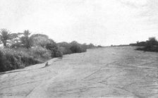 'L'Umaruru en temps de secheresse; Afrique Australe 1914. Creator: Unknown