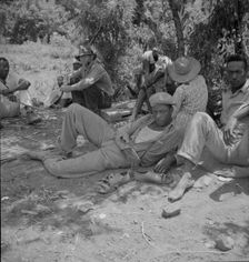 Lunchtime for cotton hoers, Mississippi Delta, 1937. Creator: Dorothea Lange