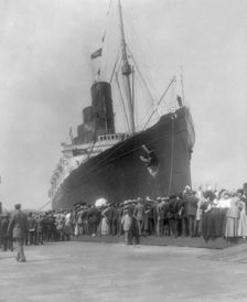 LUSITANIA arriving in N.Y. for first time, Sept. 13, 1907: bow & portside view at dock..., 1907. Creator: Frances Benjamin Johnston