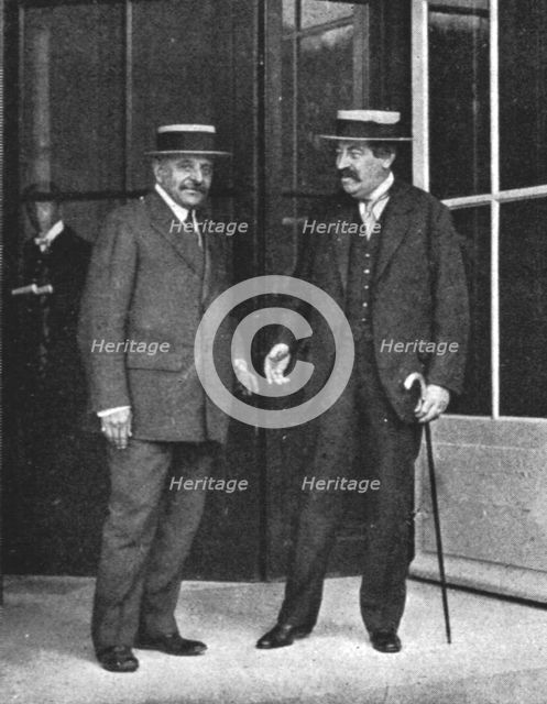 'M Aristide Briand et M Alexandre Lahovary, ministre de Roumanie a Paris', 1916. Creator: Unknown.