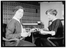 .. M L Simpson? M S Desmorn?, between 1914 and 1917. Creator: Harris & Ewing