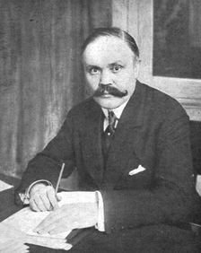 M. Loucheur, sous-secretaire d'Etat au ministere de l'Armement et des Fabrications de guerre 1916 Creator: Manuel