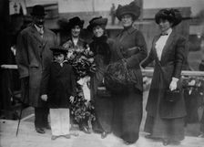 M.M. Van Buren & Archbold Van Buren, Mrs. Van Buren, Mrs. C.J. Post, Mrs. J.H. Flagg, 1913. Creator: Bain News Service