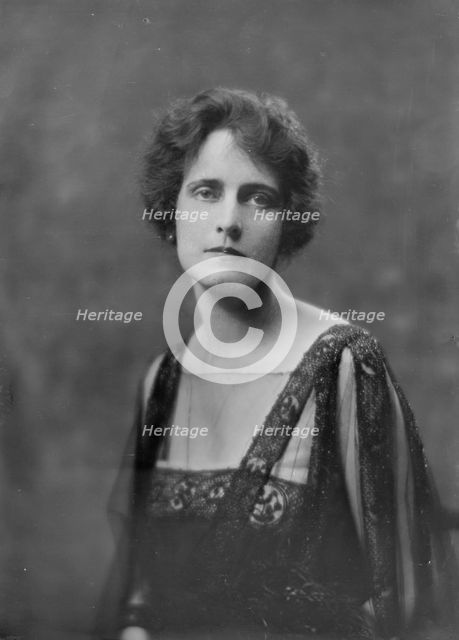Mme. Edwards, portrait photograph, 1919 May 3. Creator: Arnold Genthe.