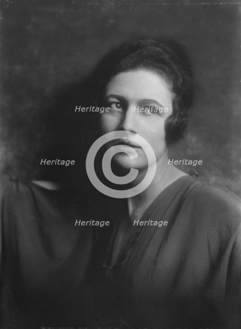 Mme. Turbau, portrait photograph, 1918 Feb. 14. Creator: Arnold Genthe.