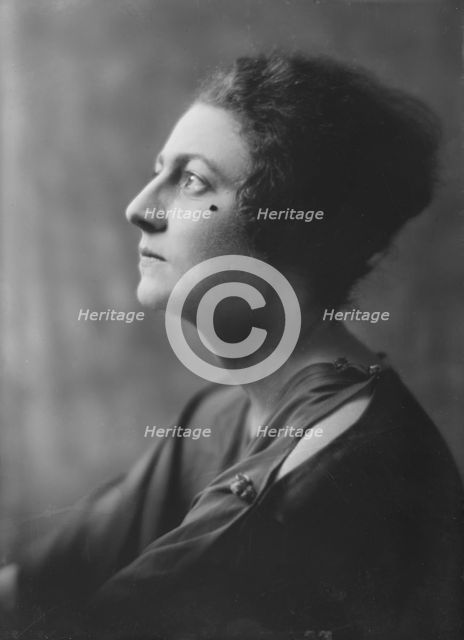Mme. Turbau, portrait photograph, 1918 Feb. 14. Creator: Arnold Genthe.