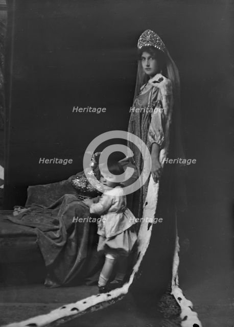 Mme. Votichenko and baby, portrait photograph, 1918 Nov. 23. Creator: Arnold Genthe.