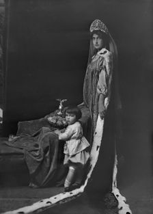 Mme. Votichenko and baby, portrait photograph, 1918 Nov. 23. Creator: Arnold Genthe