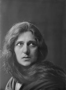 Mme. Zourma, portrait photograph, 1918 Sept. 13. Creator: Arnold Genthe