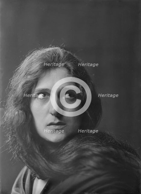 Mme. Zourma, portrait photograph, 1918 Sept. 13. Creator: Arnold Genthe.
