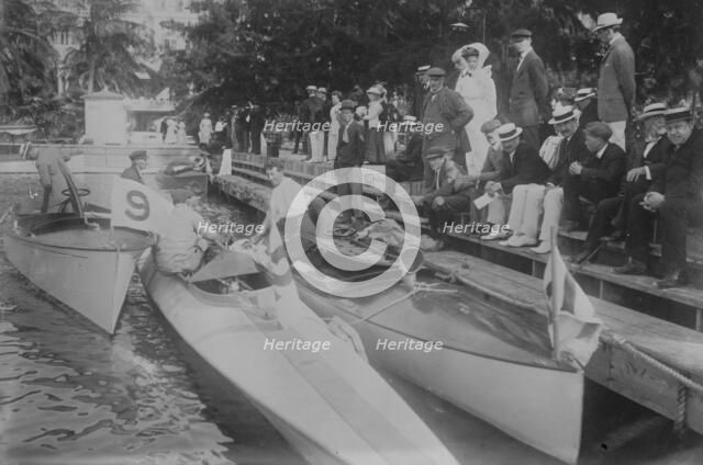 Motor boats at dock, people on pier, Palm Beach, 1910. Creator: Bain News Service.