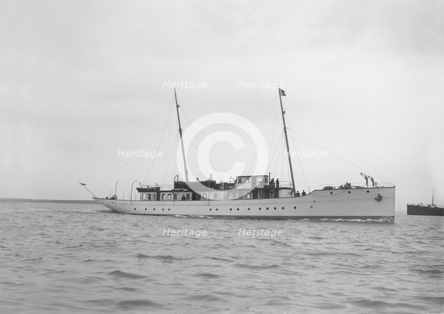 Motor yacht 'Pioneer' under way, 1915. Creator: Kirk & Sons of Cowes.