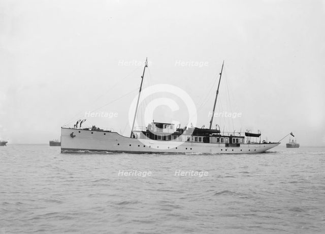 Motor yacht 'Pioneer' under way, 1915. Creator: Kirk & Sons of Cowes.