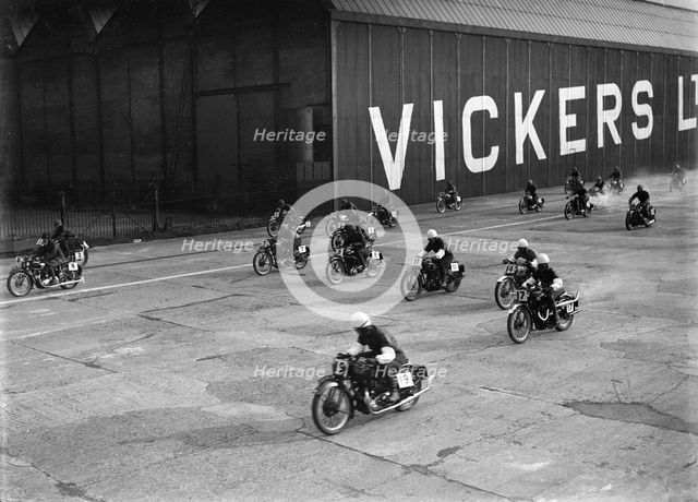 Motorcycles racing at the MCC Members Meeting, Brooklands, 10 September 1938. Artist: Bill Brunell.