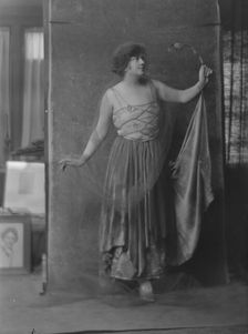 Mott-Smith, May, Miss, portrait photograph, between 1916 and 1923. Creator: Arnold Genthe