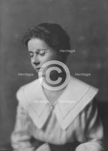 Moulton, Miss, portrait photograph, 1916 Apr. 27/. Creator: Arnold Genthe.