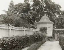"Mount Vernon," George Washington house, George Washington Parkway, Mount Vernon, Virginia, c1894. Creator: Frances Benjamin Johnston