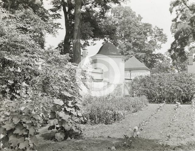 "Mount Vernon," George Washington house, George Washington Parkway, Mount Vernon, Virginia, c1894. Creator: Frances Benjamin Johnston.