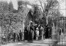 Mount Vernon - Tomb of Washington, 1911. Creator: Harris & Ewing