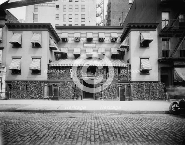 Mouquin Restaurant & Wine Co., Sixth Avenue, New York, N.Y., between 1905 and 1915. Creator: Unknown.