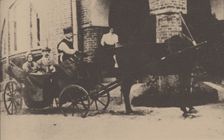 Moura Budberg with her first husband von Benckendorf in a carriage at their Estonian estate, 1912. Artist: Anonymous