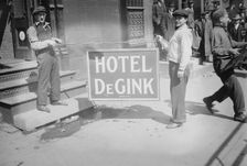 Moving Hotel de Gink, between c1910 and c1915. Creator: Bain News Service