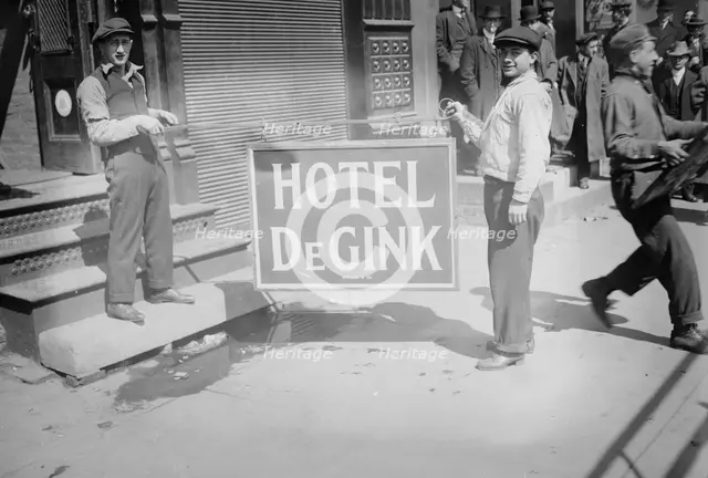 Moving Hotel de Gink, between c1910 and c1915. Creator: Bain News Service.