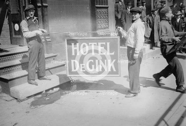 Moving Hotel de Gink, between c1910 and c1915. Creator: Bain News Service.
