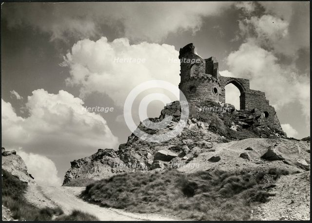 Mow Cop Castle, Mow Cop, Odd Rode, Cheshire, 1920-1935. Creator: J Dixon Scott.