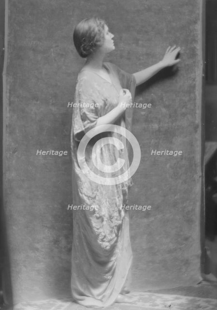 Mower, Margaret, Miss, portrait photograph, 1916 June 24. Creator: Arnold Genthe.