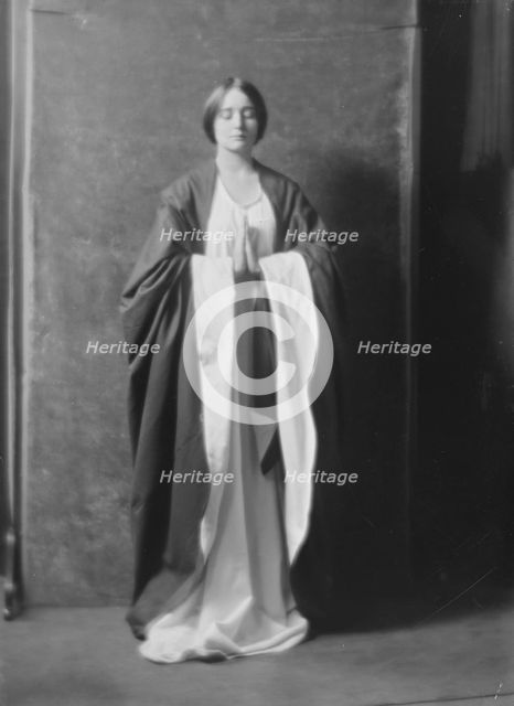Mower, Margaret, Miss, portrait photograph, 1918 Feb. 28. Creator: Arnold Genthe.