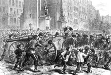 Mob of Paris carrying off the guns of National Guards, 1871. Creator: Unknown