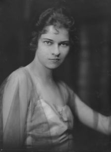 Moberly, Margaret, Miss, portrait photograph, 1916 or 1917. Creator: Arnold Genthe