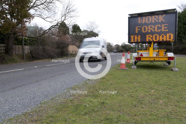 Mobile road matrix sign