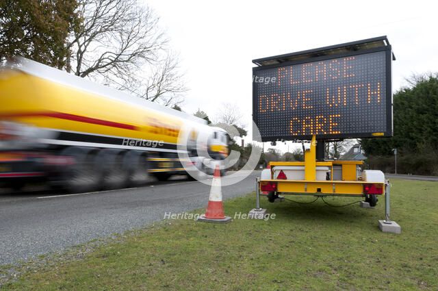 Mobile road matrix sign