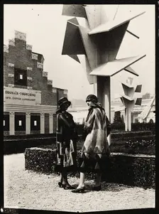 Models wearing dresses by Sonia Delaunay in front of the Arbre Cubiste (Cubist Tree) by the..., 1925 Creator: Mallet-Stevens, Robert (1886-1945)