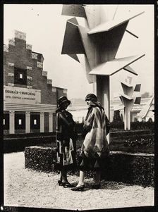 Models wearing dresses by Sonia Delaunay in front of the Arbre Cubiste (Cubist Tree) by the..., 1925 Creator: Mallet-Stevens, Robert (1886-1945)