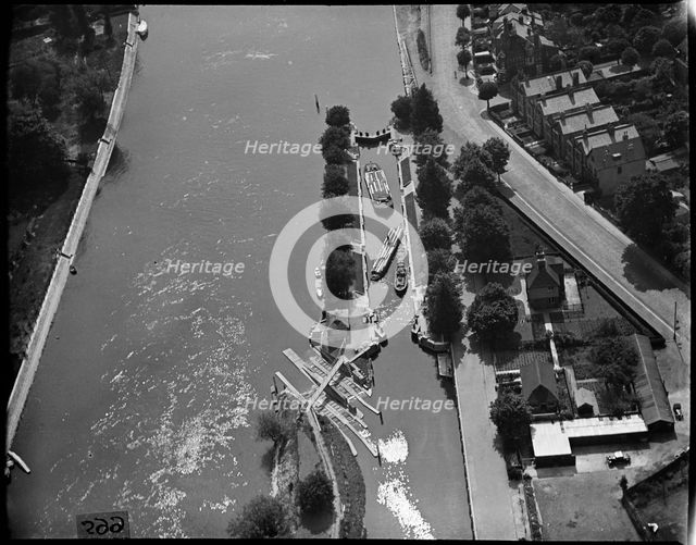 Molesey Lock, East Molesey, Surrey, c1930s. Creator: Arthur William Hobart.