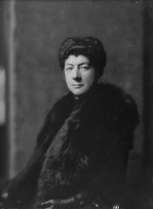 Montant, Jules, Mrs., portrait photograph, 1916 Jan. 19. Creator: Arnold Genthe