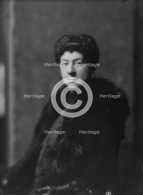 Montant, Jules, Mrs., portrait photograph, 1916 Jan. 19. Creator: Arnold Genthe.