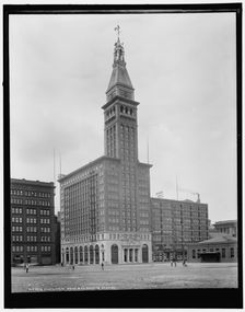 Montgomery Ward & Co. building, Chicago, between 1900 and 1906. Creator: Unknown