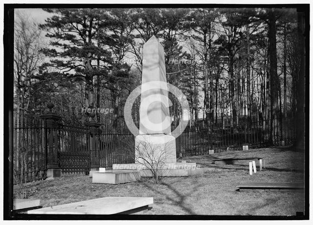 Monticello - Thomas Jefferson's grave, between 1914 and 1918. Creator: Harris & Ewing.