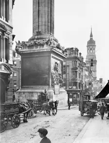 Monument and St Magnus the Martyr, Lower Thames St, City of London, before 1933. Creator: George Davison Reid