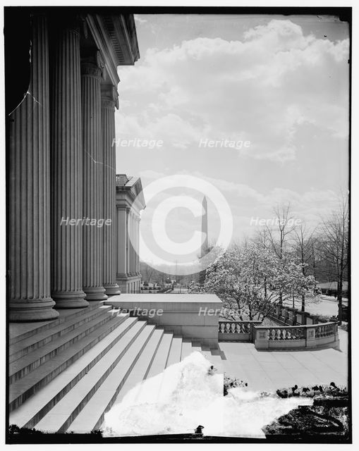Monument and Treas. columns, between 1910 and 1920. Creator: Harris & Ewing.